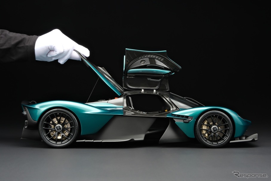 アストンマーティンのハイパーカー『ヴァルキリー』は8分の1サイズでも