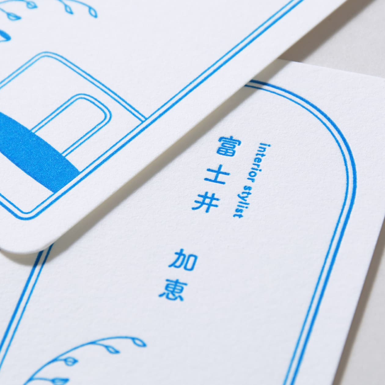 窓から覗いた部屋に見える名刺（Cotton スノーホワイト） | 羽車公式