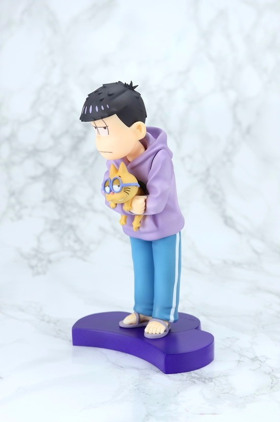 おそ松さん ノンスケールフィギュア 一松｜ホビーの総合通販サイト