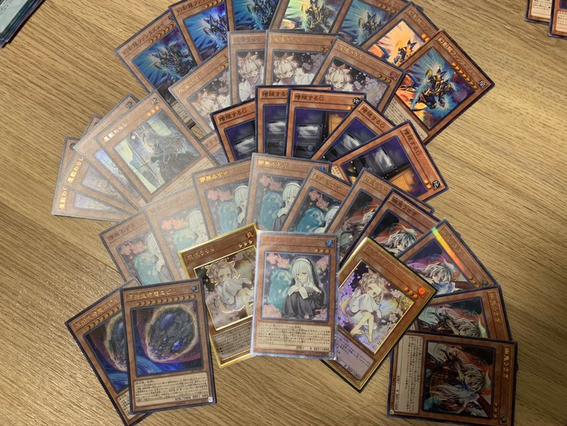 早い者勝ち。値下げ可！構築済みデッキ有、カード数1万枚以上。遊戯王