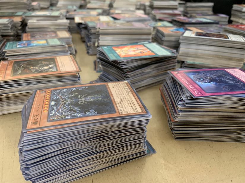 早い者勝ち。値下げ可！構築済みデッキ有、カード数1万枚以上。遊戯王