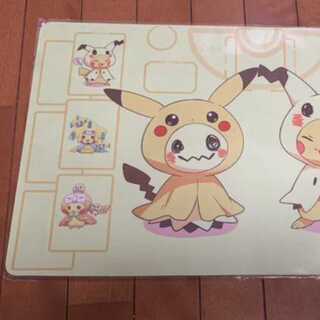 ポケモンカード プレイマット ミミッキュ ピカチュウ 1枚の通販 とし