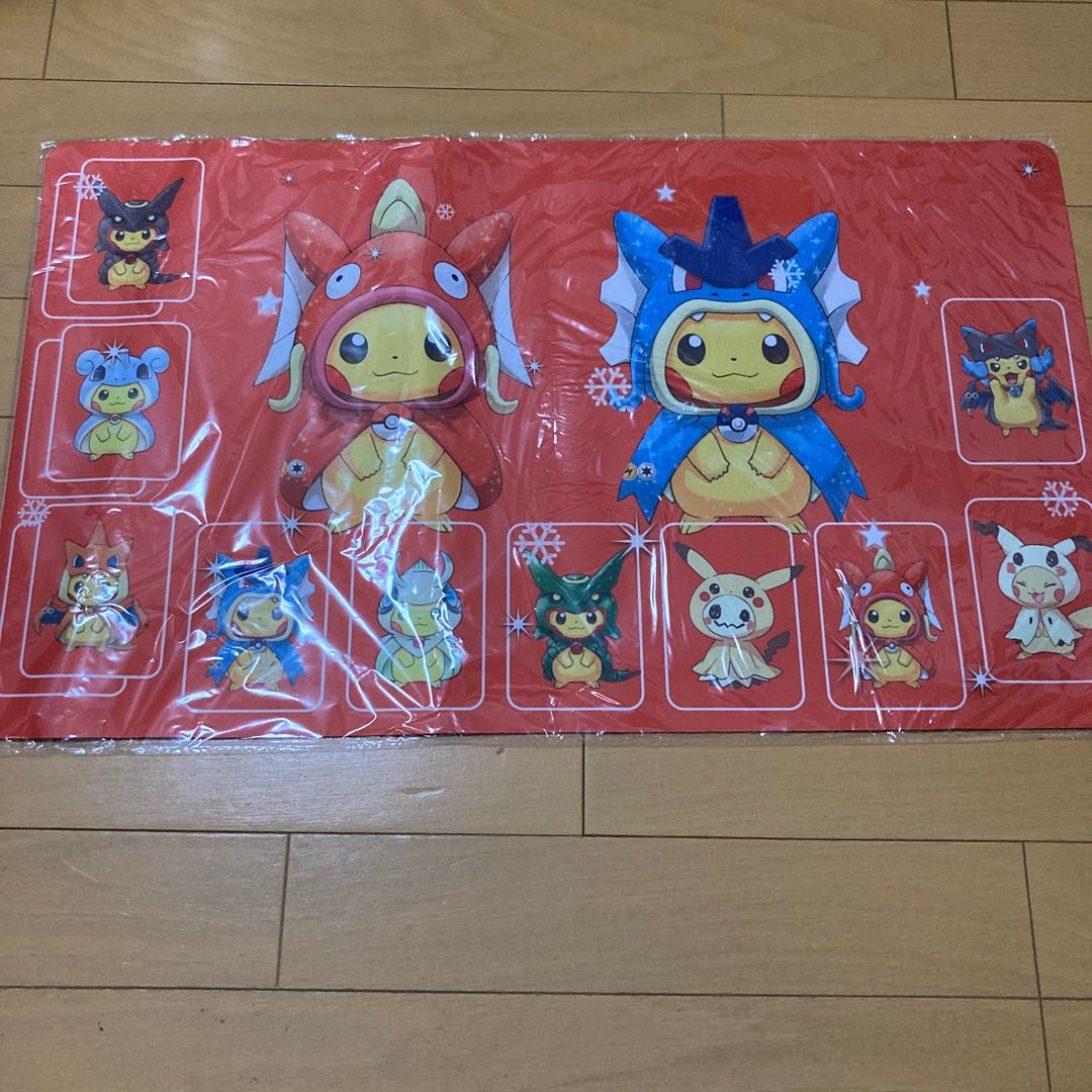 限定品】ポンチョを着たピカチュウ プレイマット 1枚の通販 ピカチュウ