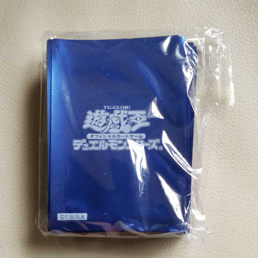 遊戯王 初期ロゴ メタリックブルー 青 スリーブ 未開封 50枚 遊戯王