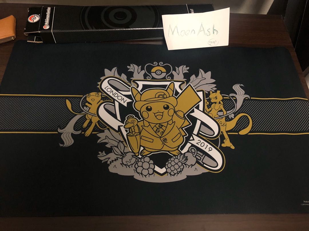 新品 未使用 ロンドン限定 プレイマット ピカチュウ ポケモンカード