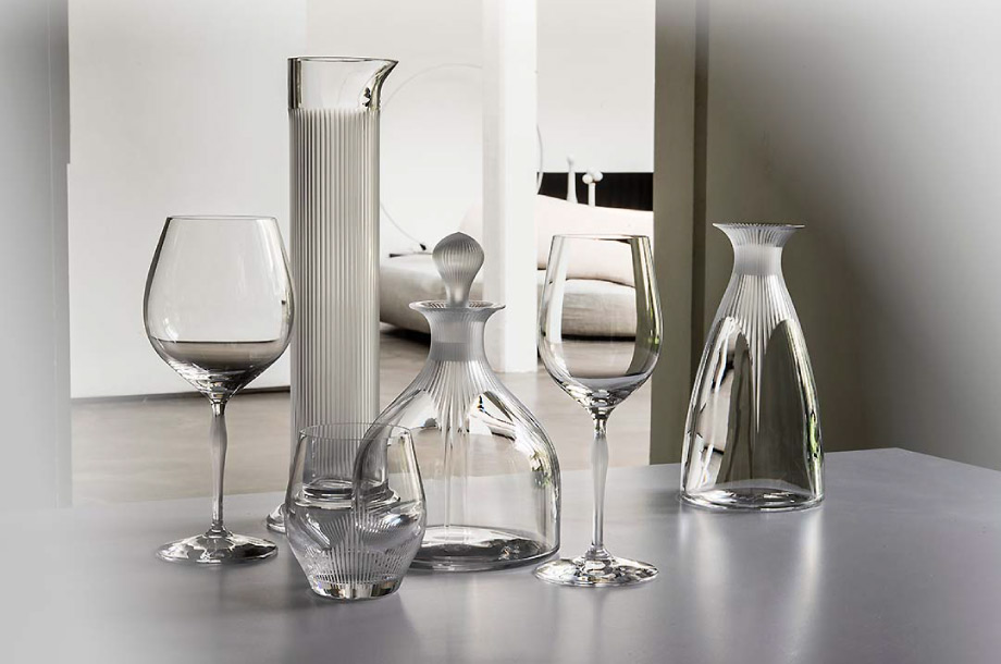 クリスタルガラスの潤いと光で満たすラリックのグラスウェア「100