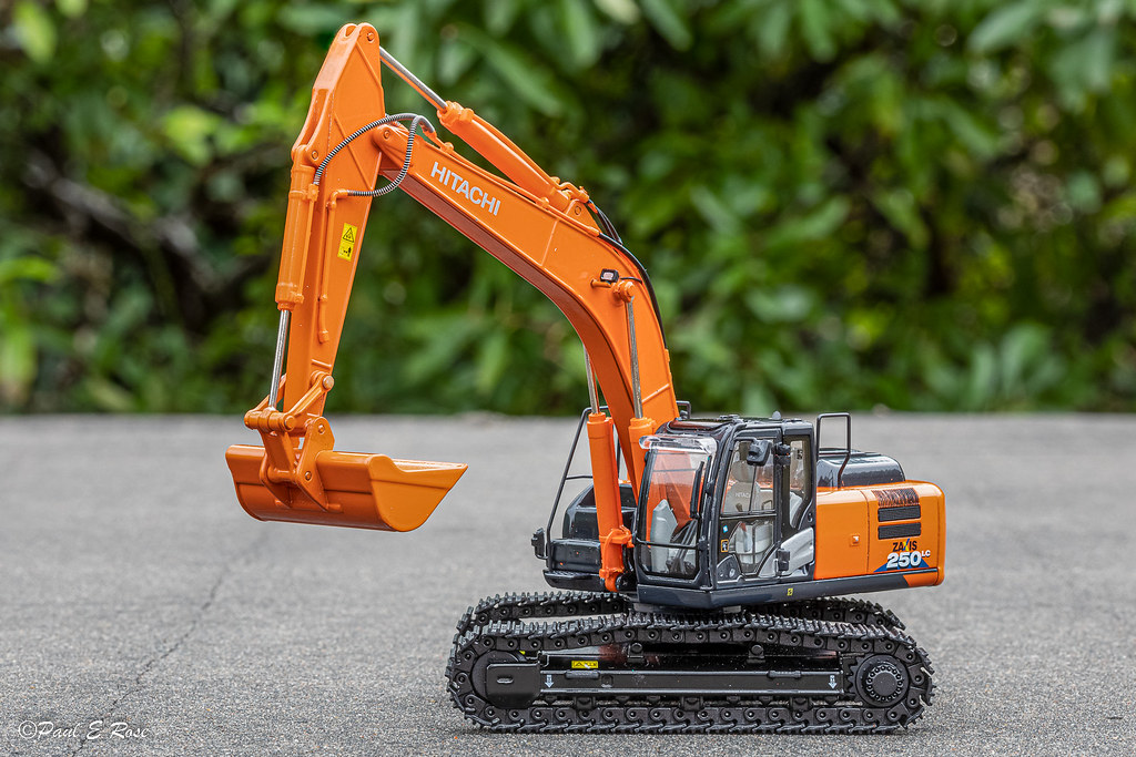 比例模型玩具天地» [TMC MODELS] Hitachi ZX250LC-6