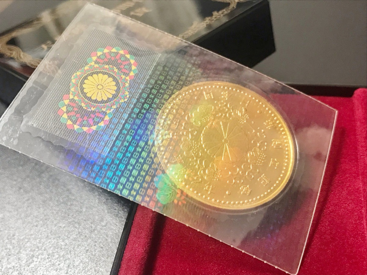 天皇陛下御即位記念10万円金貨 品位1000/30g-ケース箱付 | 収集ワールド