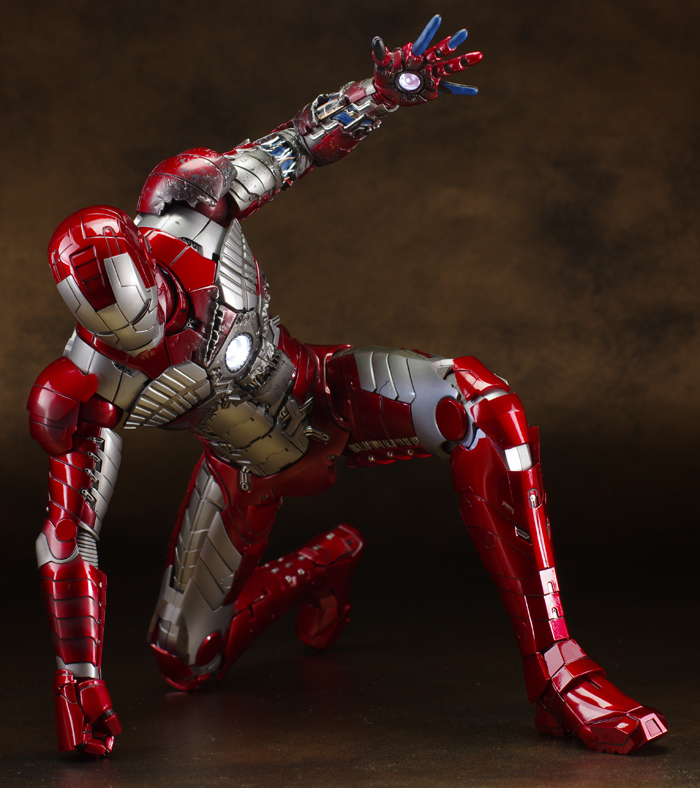 HOTTOYSアイアンマンマーク5