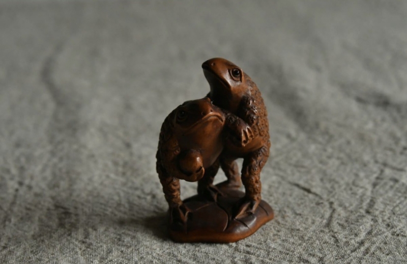 古美術】カエル 根付 光玉 在銘 木彫 蛙 Netsuke 彫刻 超絶技巧