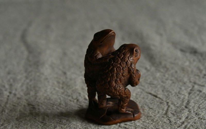 古美術】カエル 根付 光玉 在銘 木彫 蛙 Netsuke 彫刻 超絶技巧