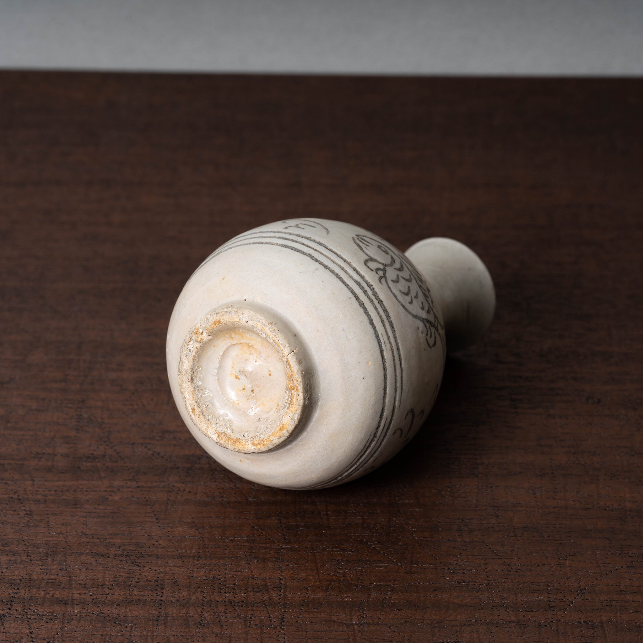 李朝 白磁鉄線魚紋瓶 – 燦禾 SANKA