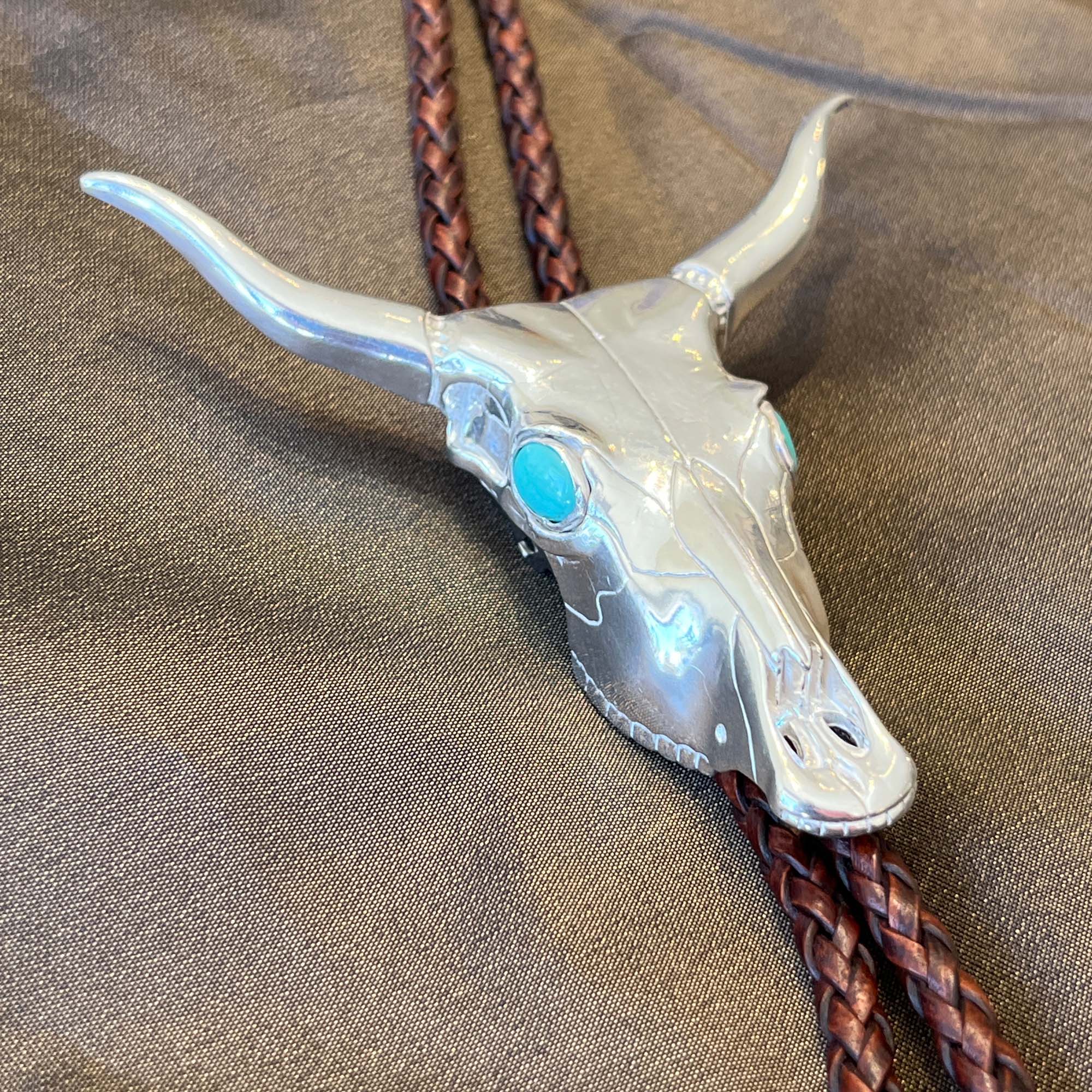 Silver Longhorn With Turquoise Eyes Bolo Tie – Saddlebags