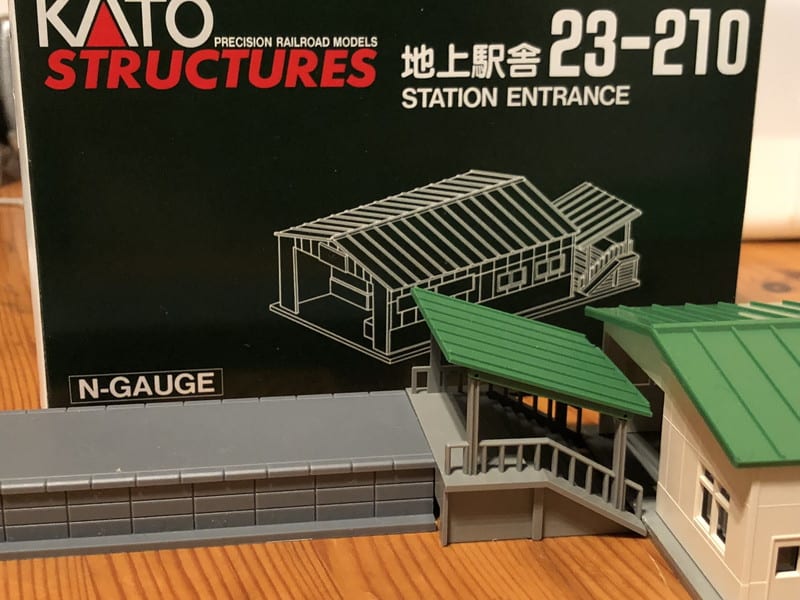 KATOの地上駅舎23-210をトミックスのホームで使えるよう加工してみた