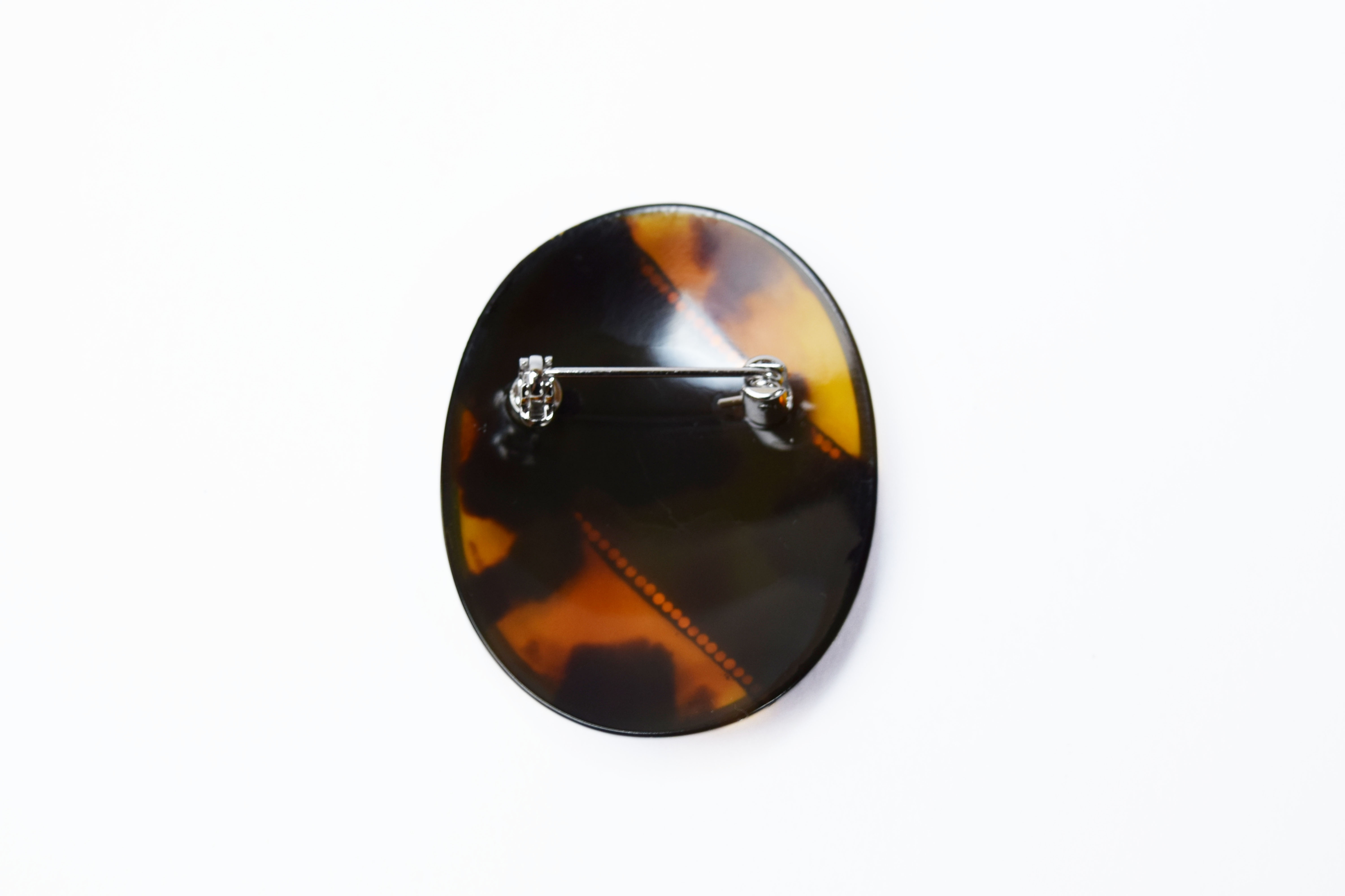 螺鈿×鼈甲 MAMORI菊ブローチ 金蒔 - SAGARADEN.com