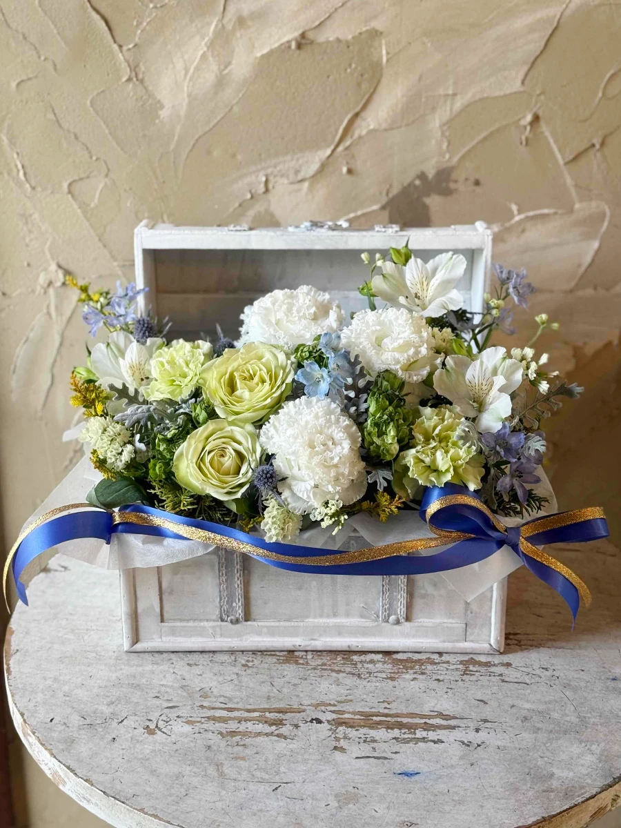 生花のトレジャーボックスアレンジ ホワイト L｜フラスタ・楽屋花の