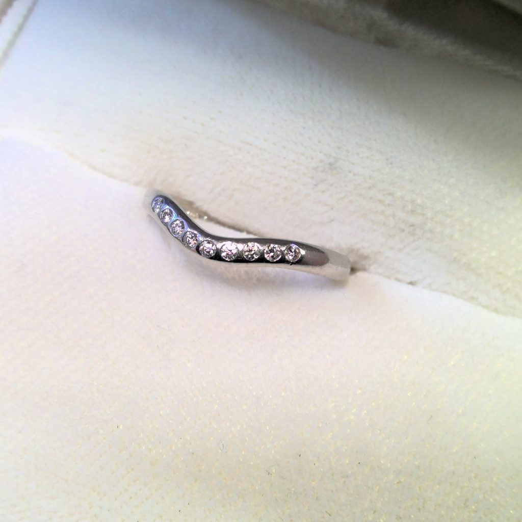 TIFFANY カーブバンドリング 9Pダイヤの買取実績 | 買取専門店さすがや