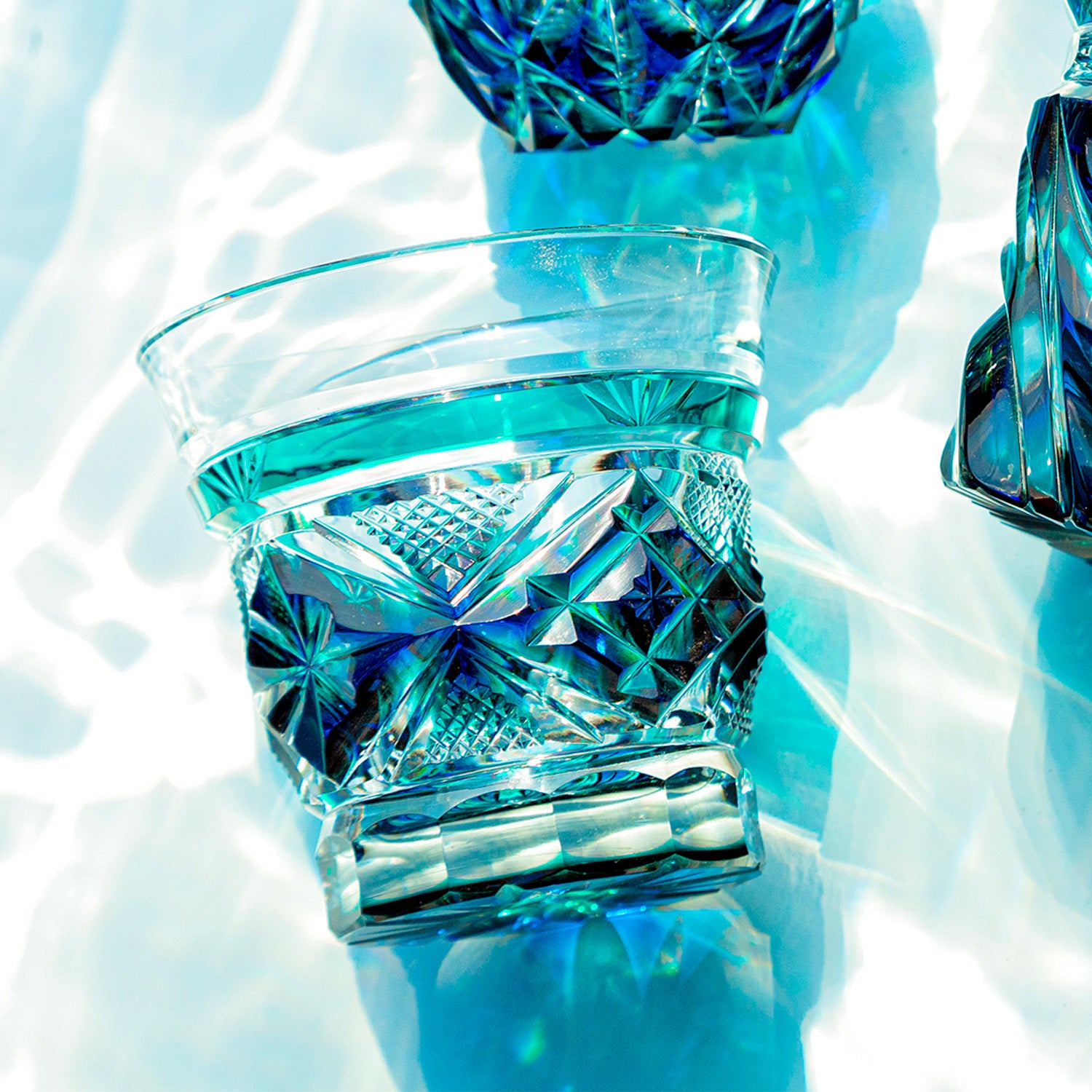 島津薩摩切子】 二色衣 二色冷酒杯 cut253 – ㈱島津興業 島津薩摩切子