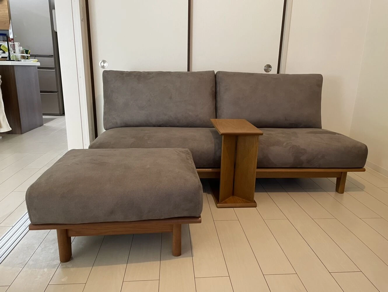 納品事例 ソファ LC034-3M RO-MO オットマン LC034-SS サイドテーブル