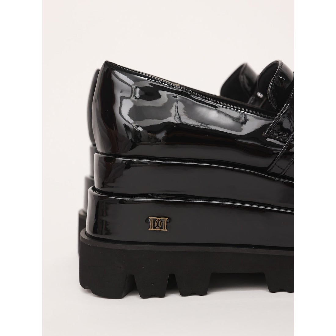 ダーリッチ Darich エナメルプラットフォームローファー （ブラック