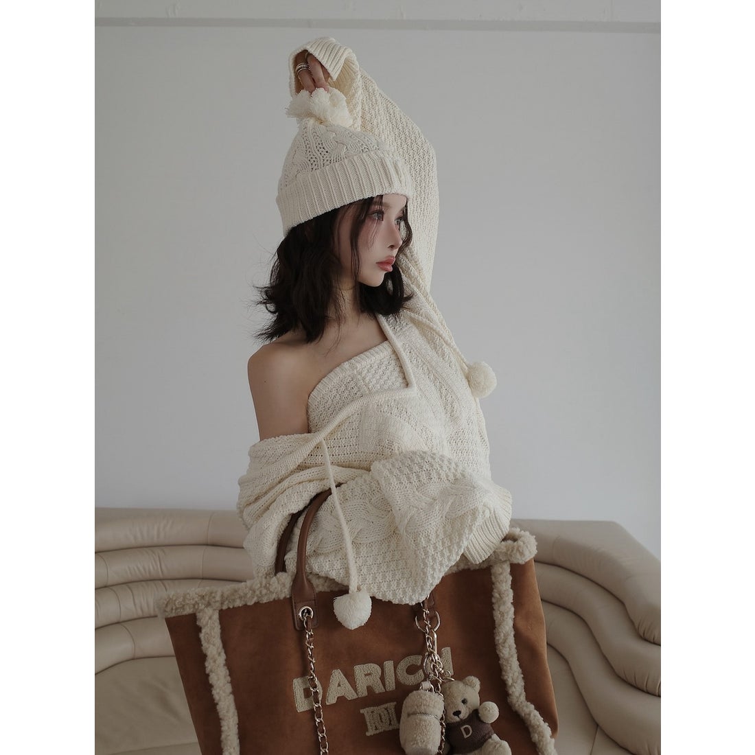 ダーリッチ Darich ケーブルDDロゴVネックニットフーディ （アイボリー