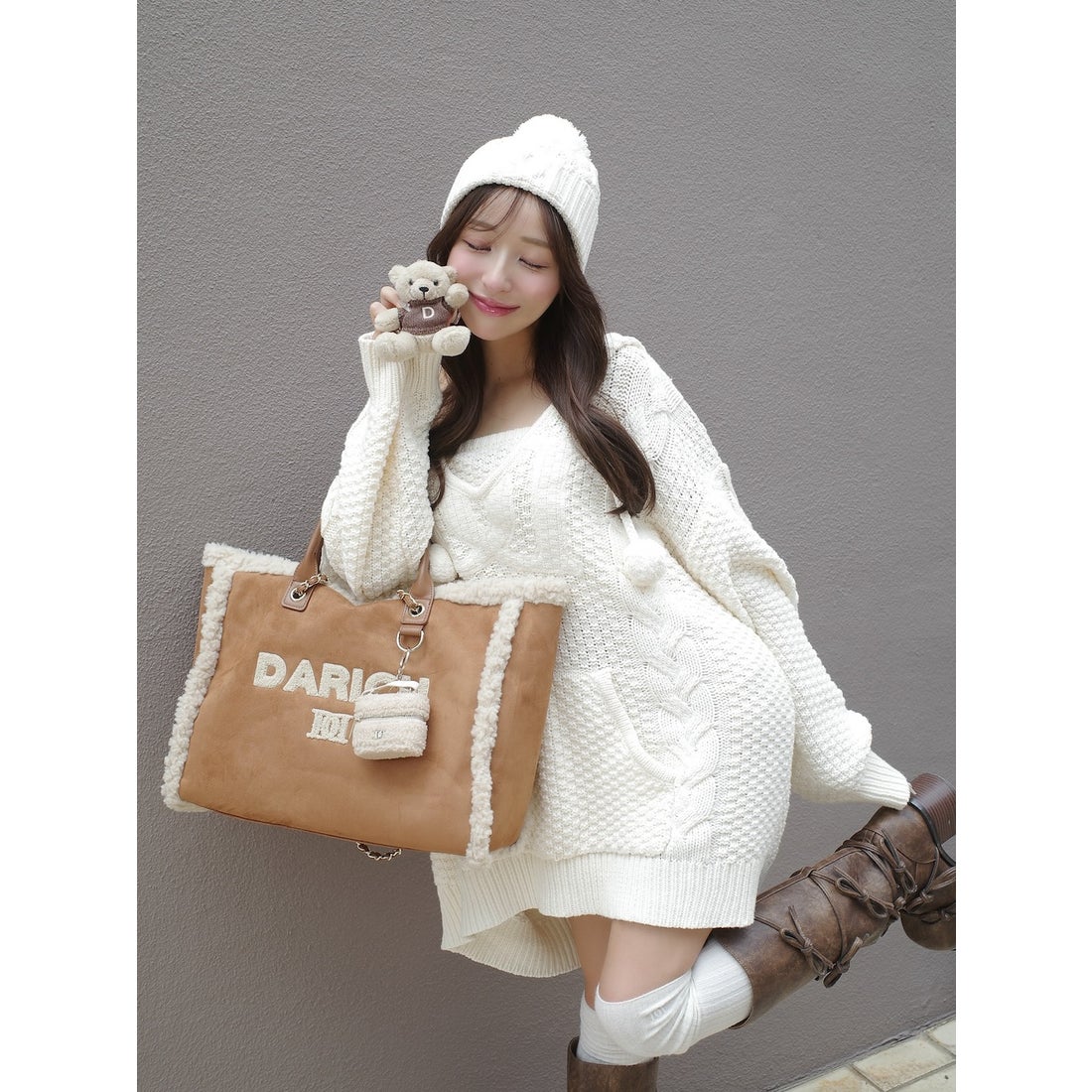 ダーリッチ Darich ケーブルDDロゴVネックニットフーディ （ベージュ