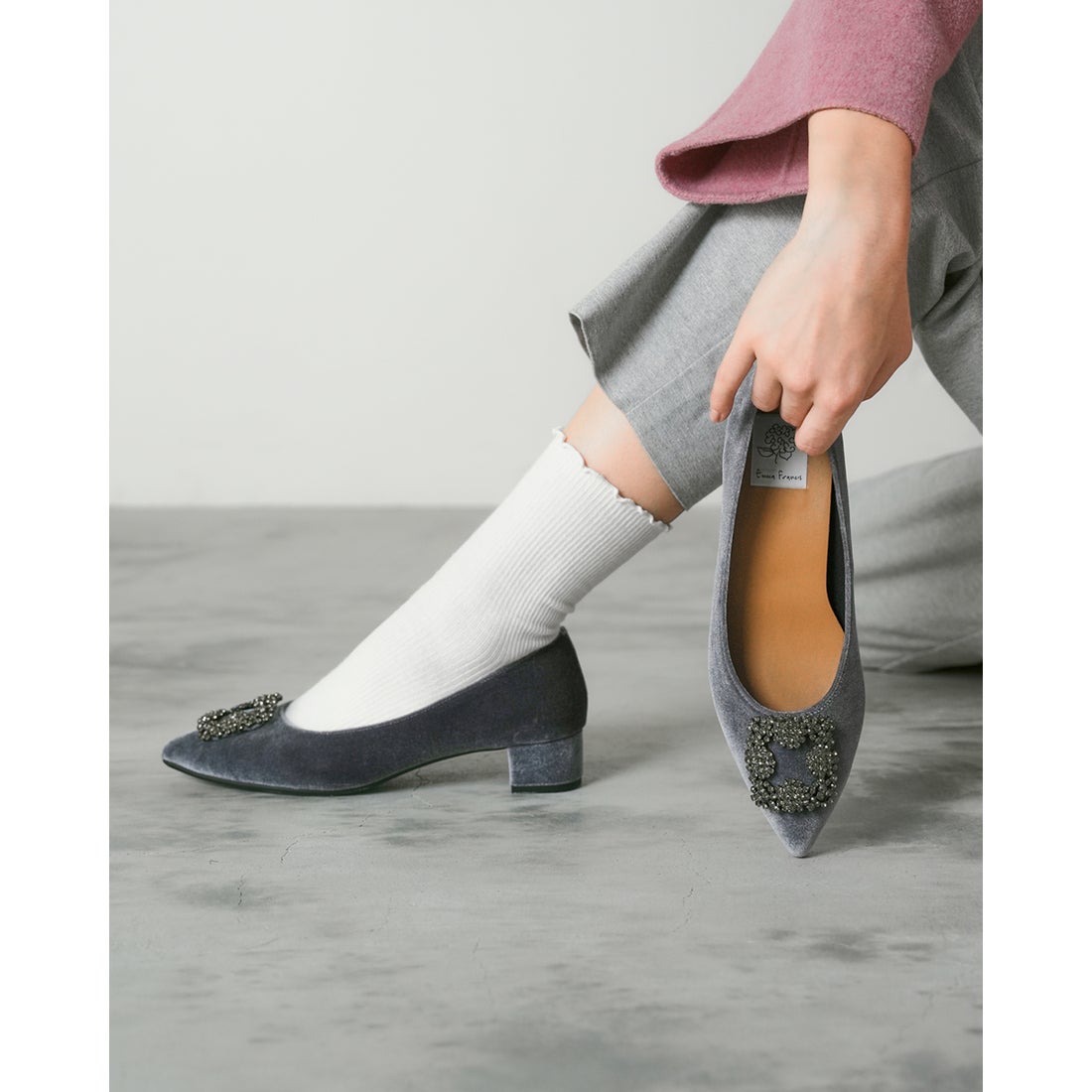 3cmヒール ビジューパンプス （グレー ベルベット） -Emma Francis