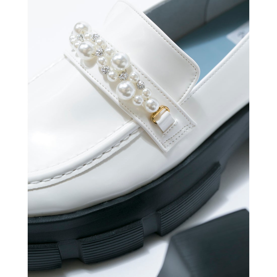 レイン対応】トラックソール ビジューローファー （ホワイト エナメル