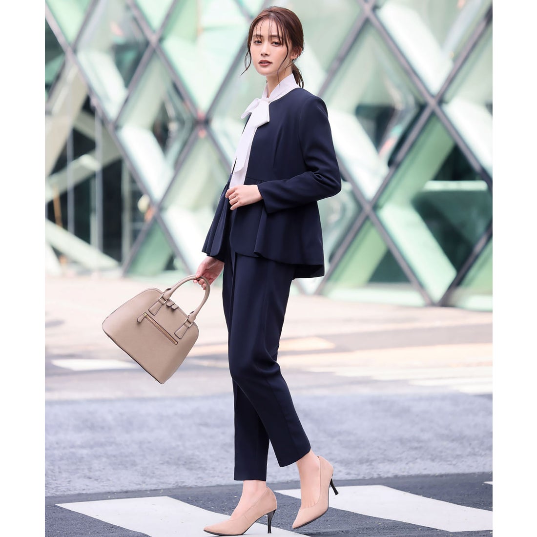 フロリア Flolia 【3点セット】ペプラムノーカラージャケット ボウタイ