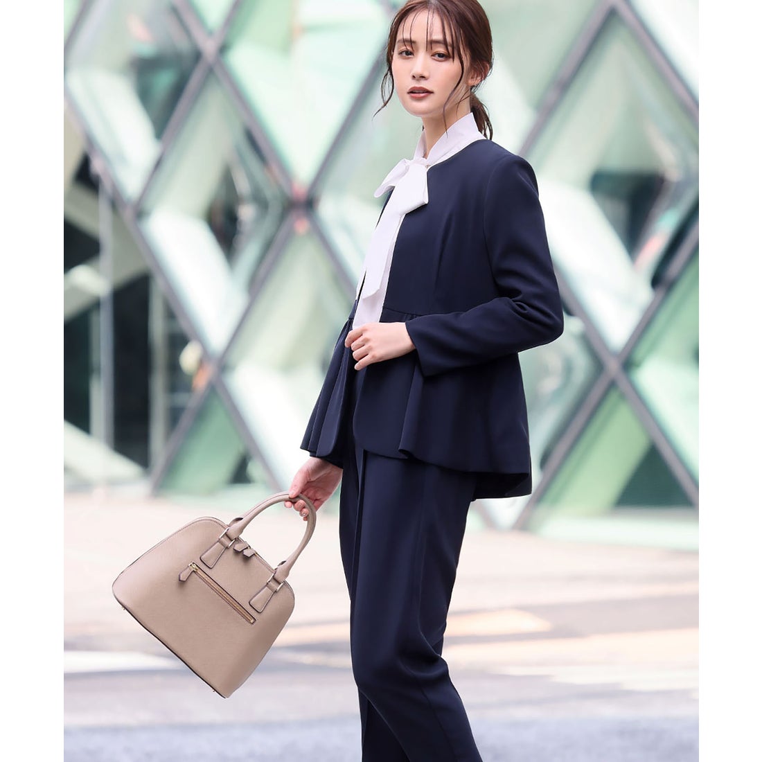 フロリア Flolia 【3点セット】ペプラムノーカラージャケット ボウタイ