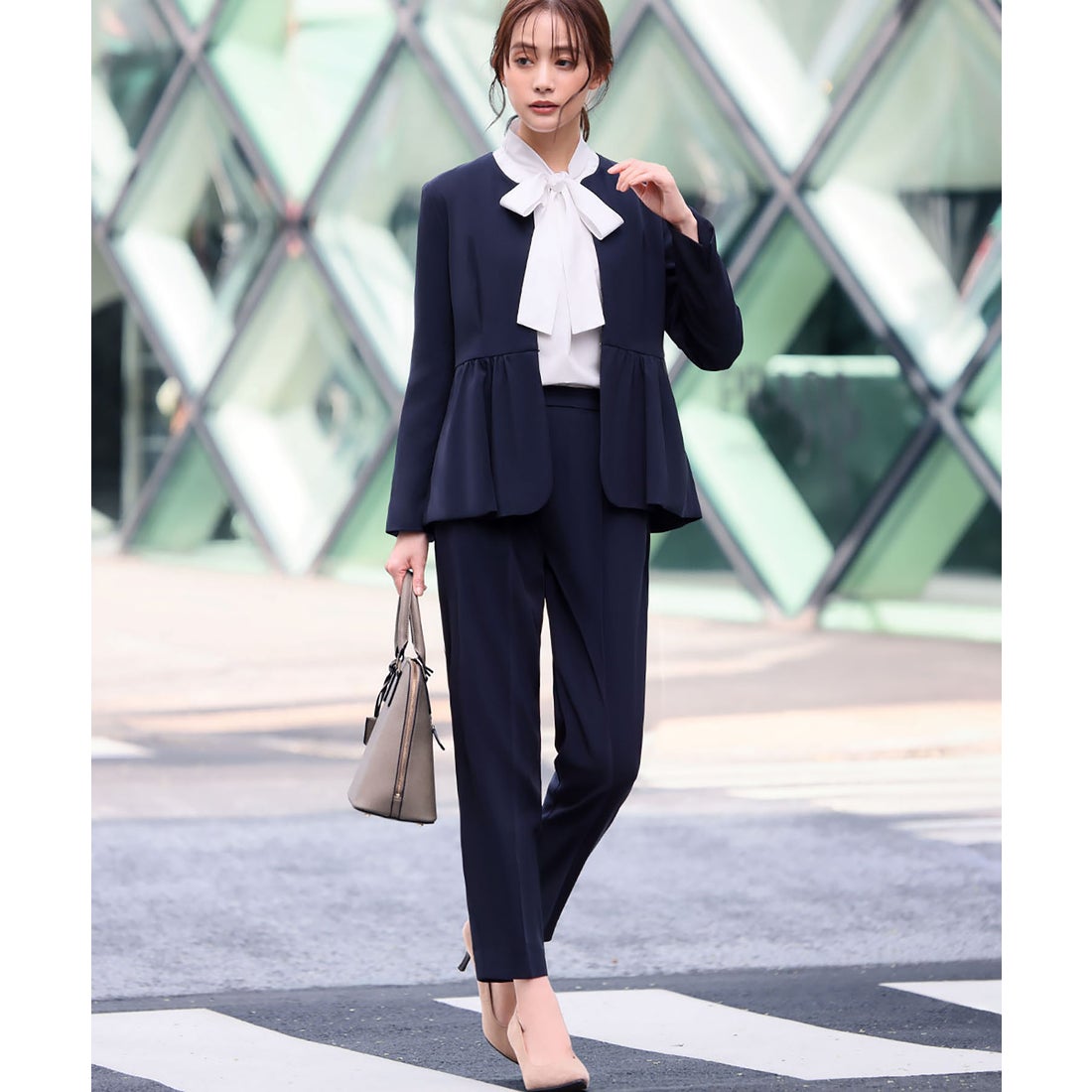 フロリア Flolia 【3点セット】ペプラムノーカラージャケット ボウタイ