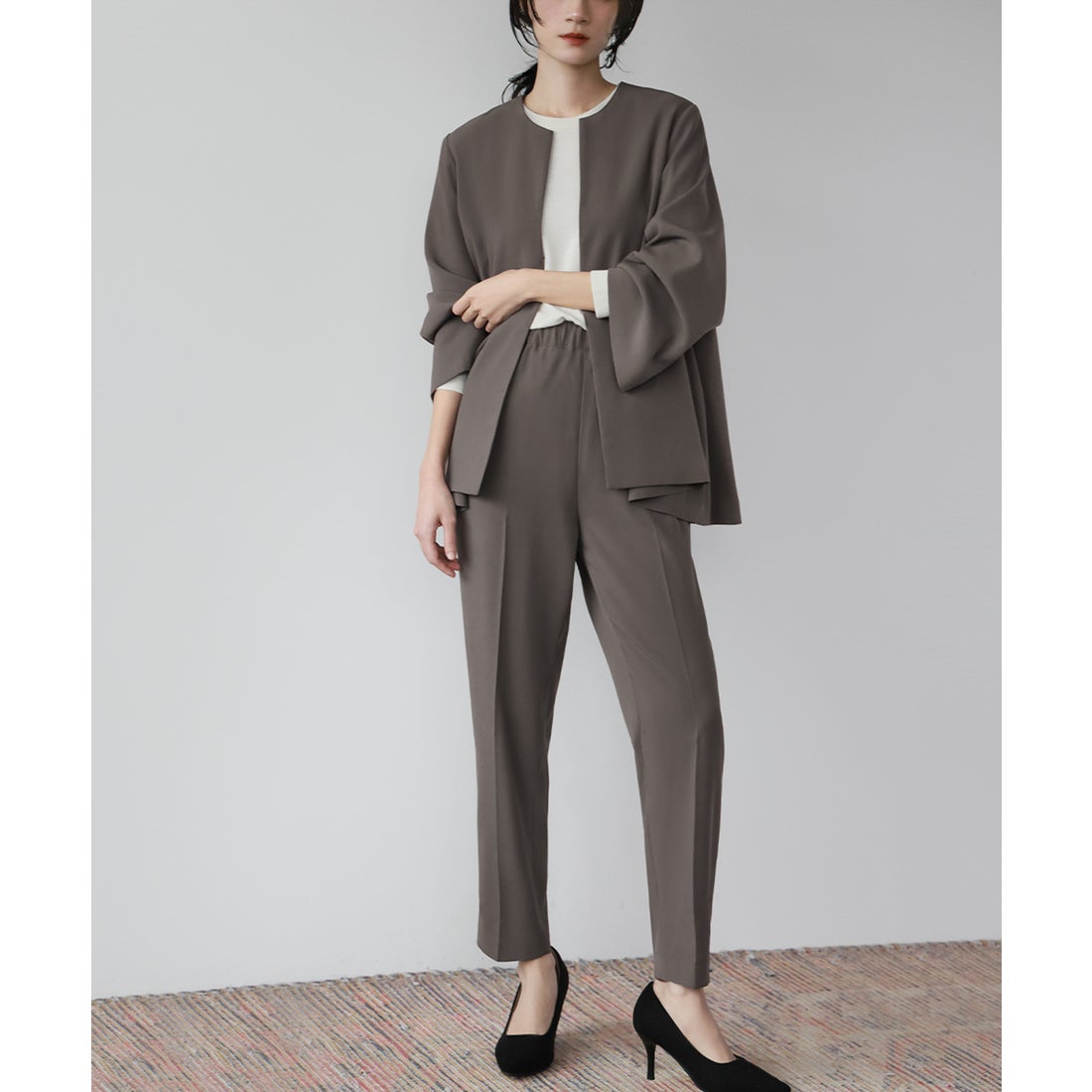 フロリア Flolia 洗える スーツ セットアップ パンツスーツ ノーカラー