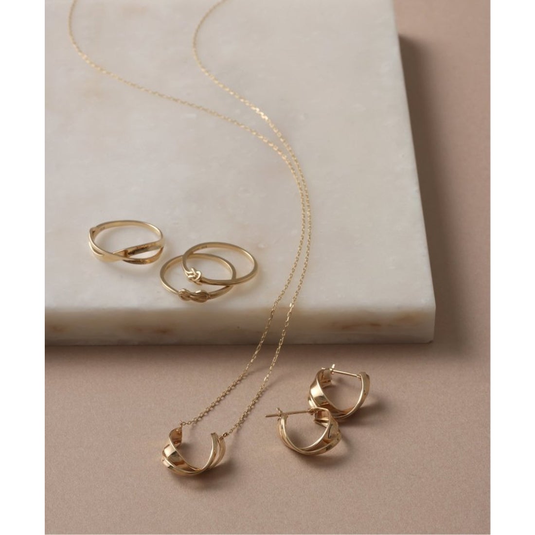 リラ Lilas 2ラインツイストモチーフリング K10 （ゴールド