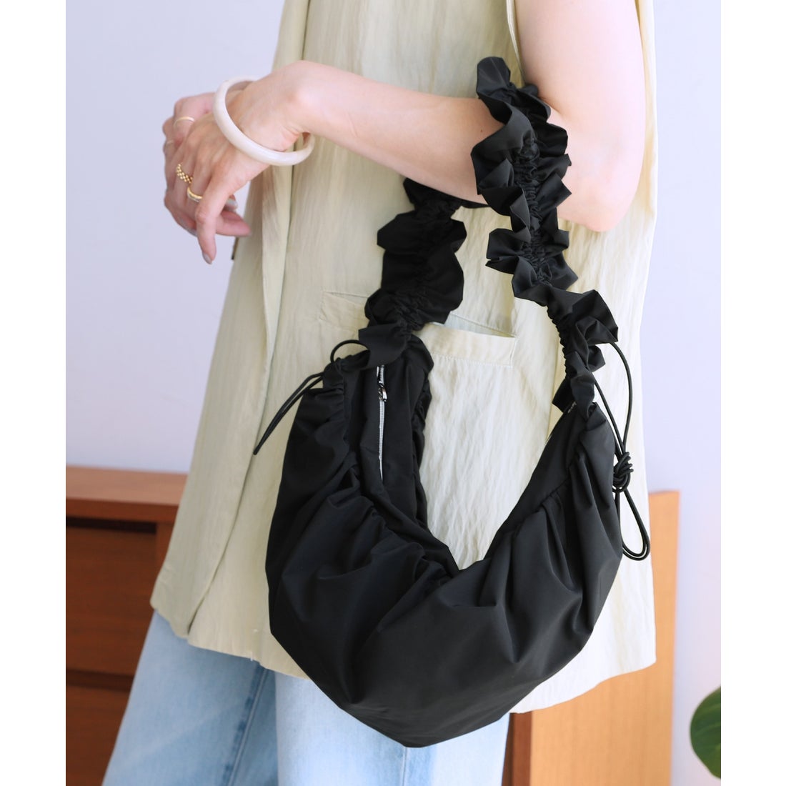 レカ reca フリルギャザーボディバッグ(on4693065) （ブラック