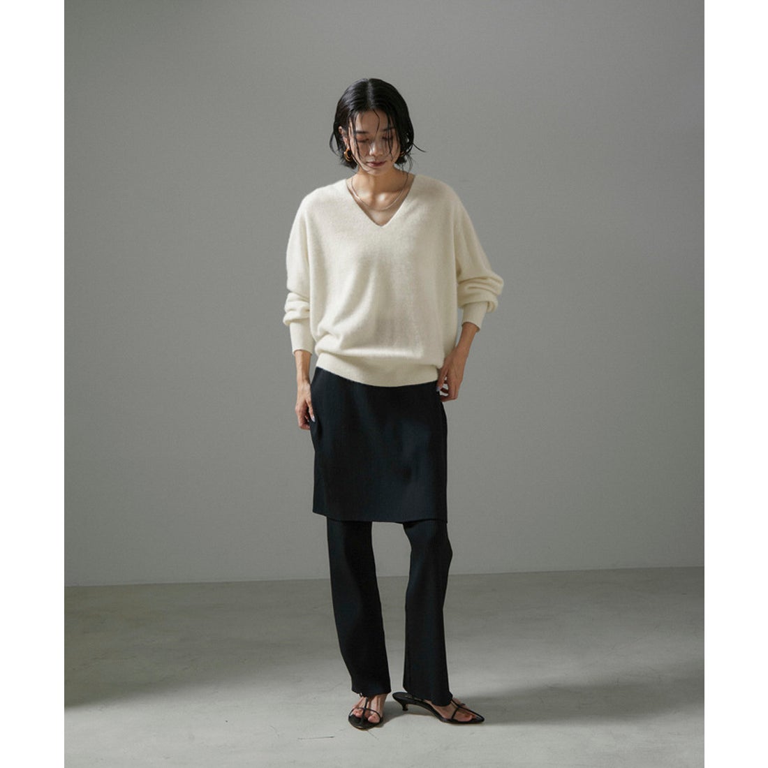 サロン アダム エ ロペ SALON adam et rope' カシミヤ深Vネックニット