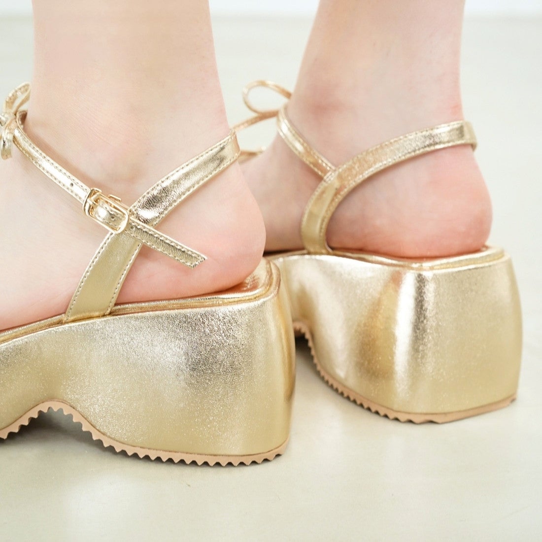 Lesath/レサト（Gold）ラッシュリボンチャンキーサンダル -Lucida