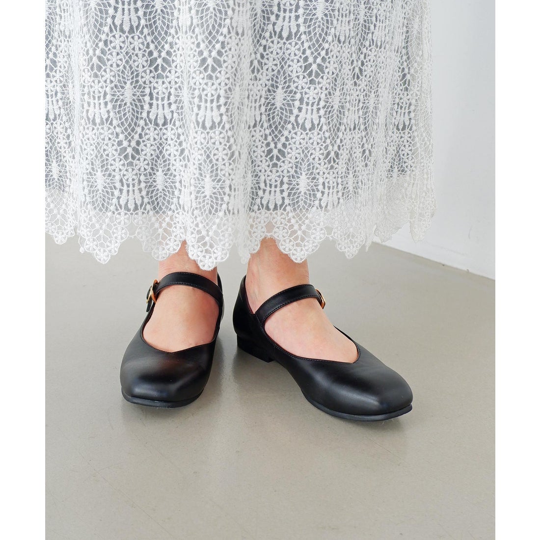 本革】 Vカットストラップシューズ 6720 （ブラック） -モードカオリ