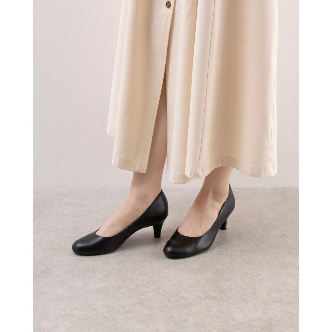 ピッティ Pitti ラウンドトゥプレーンパンプス （ブラック） -Mode et