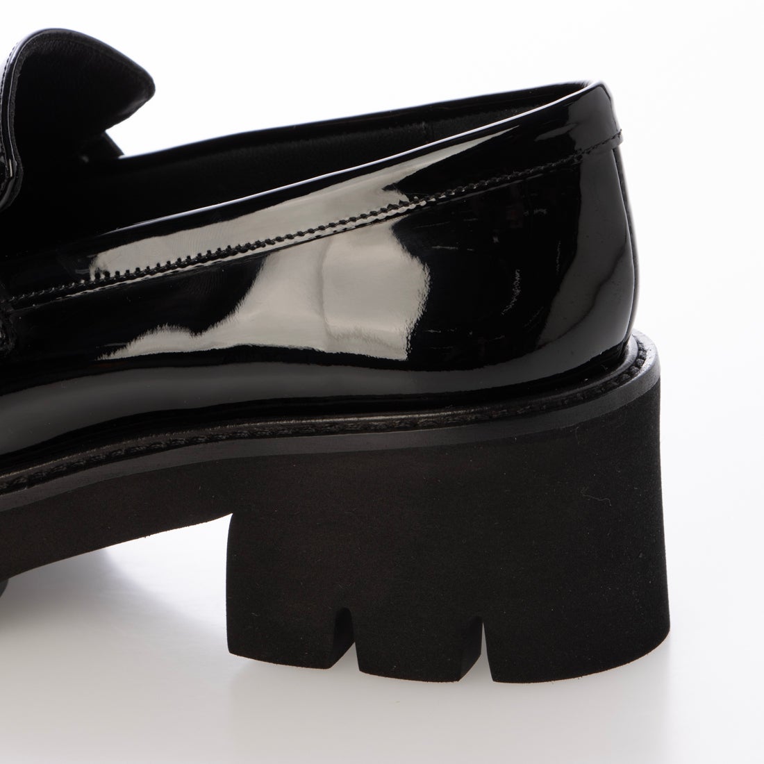 パスクッチ PASCUCCI ラウンドトウ厚底ローファー （ブラックエナメル