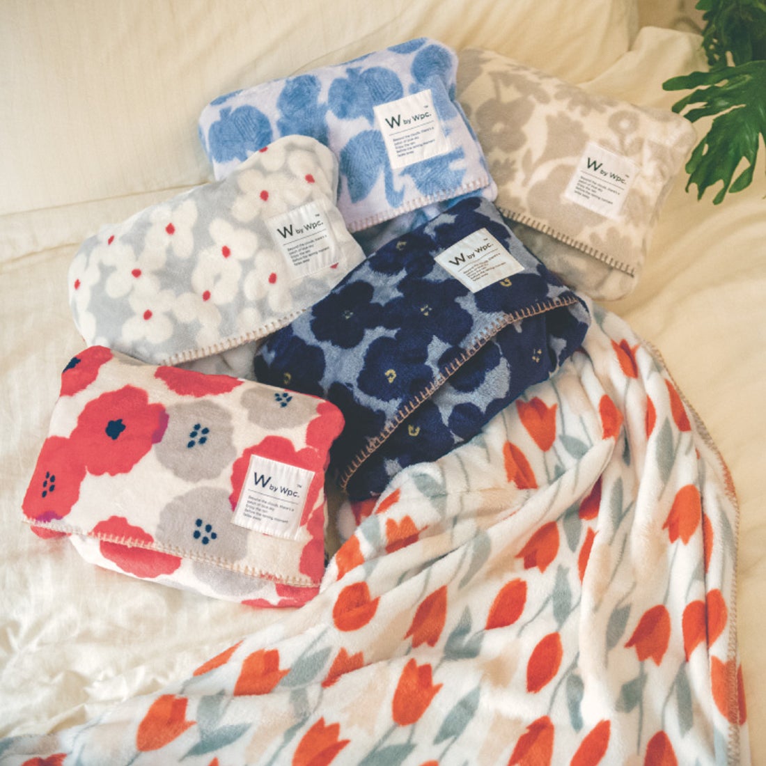 Wpc.】クッションブランケット4way 膝掛け ポンチョ 腰巻き クッション