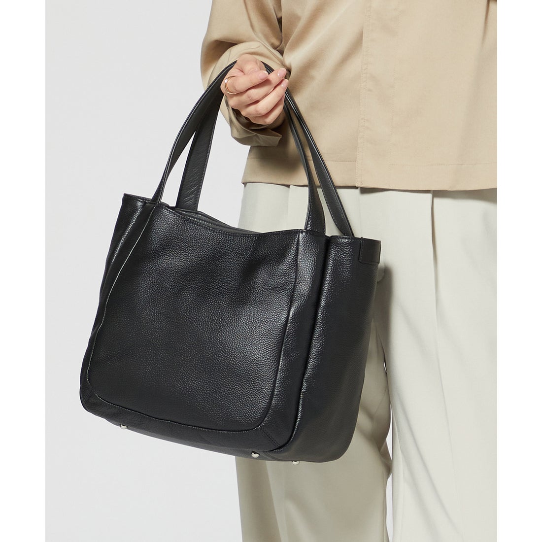 イザック Y'SACCS シュリンクレザートート Mサイズ （ブラック） -靴