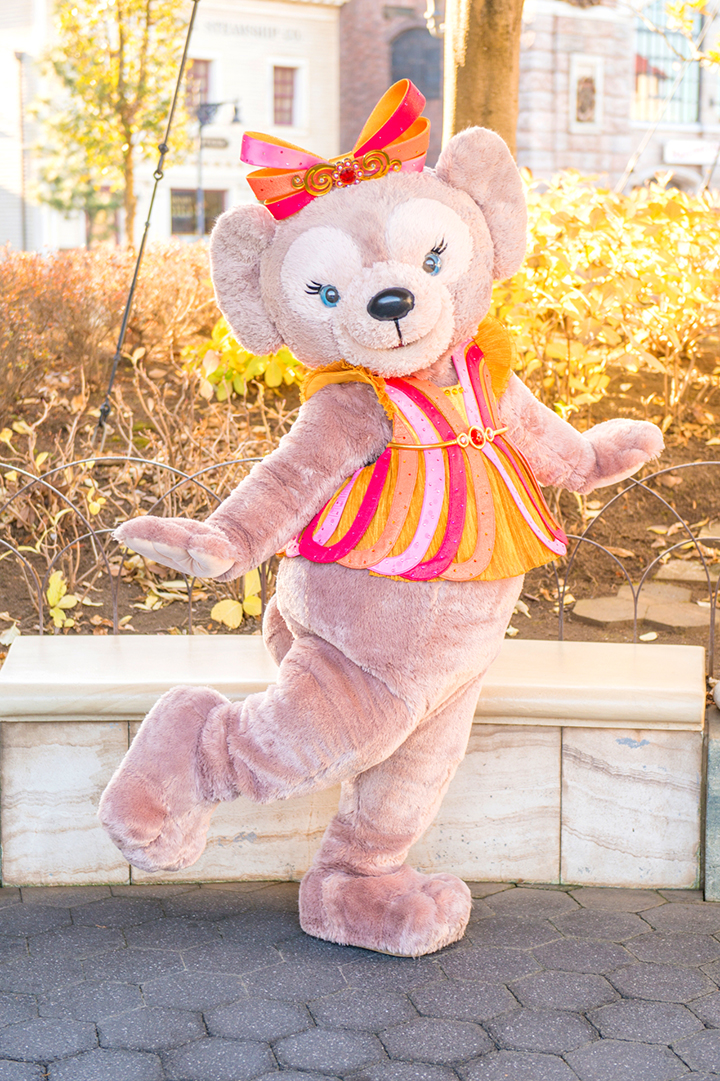 マーチングバンドやリボンをイメージした華やかコスチューム