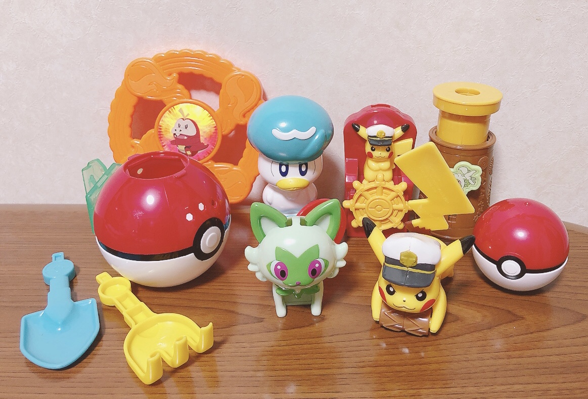 キャプテンピカチュウの水車にクワッスの水鉄砲、モンスターボールの