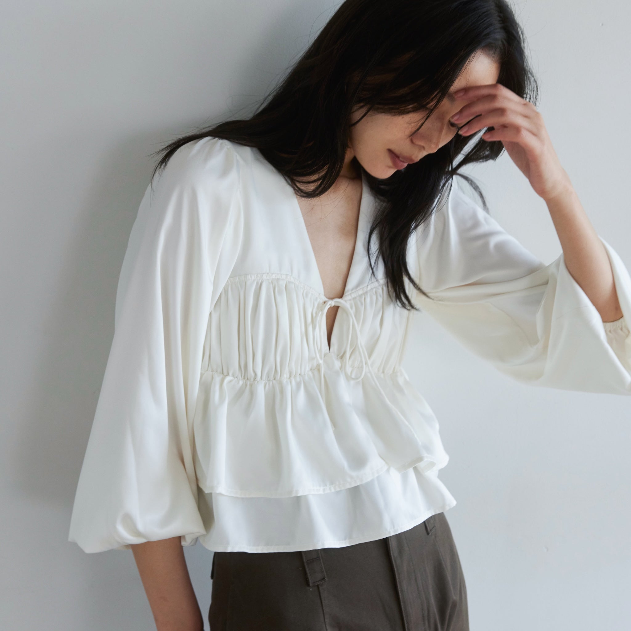 マットSatinカップLayeredトップス