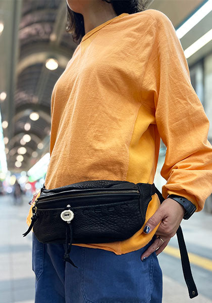 Nasngwam.× EARLY MORNING DEERSKIN BODY BAG / 鹿革バッグ | SEEK