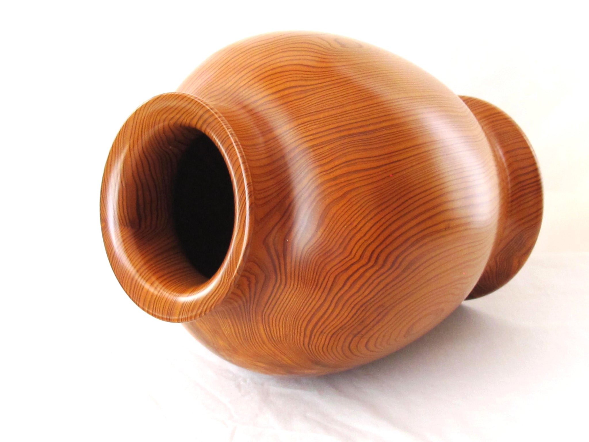 屋久杉 現代の名工・二代目原款亮 壺（花生）内刳り仕上げ – SEIKADO