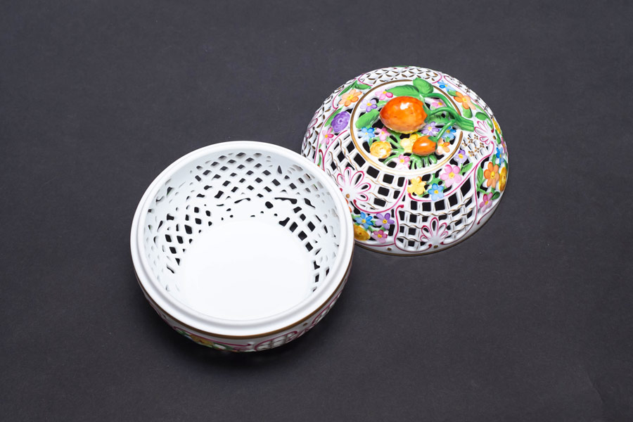 ヘレンド ファンタジー 透かしボンボン入れ（ストロベリー）12.5cmを