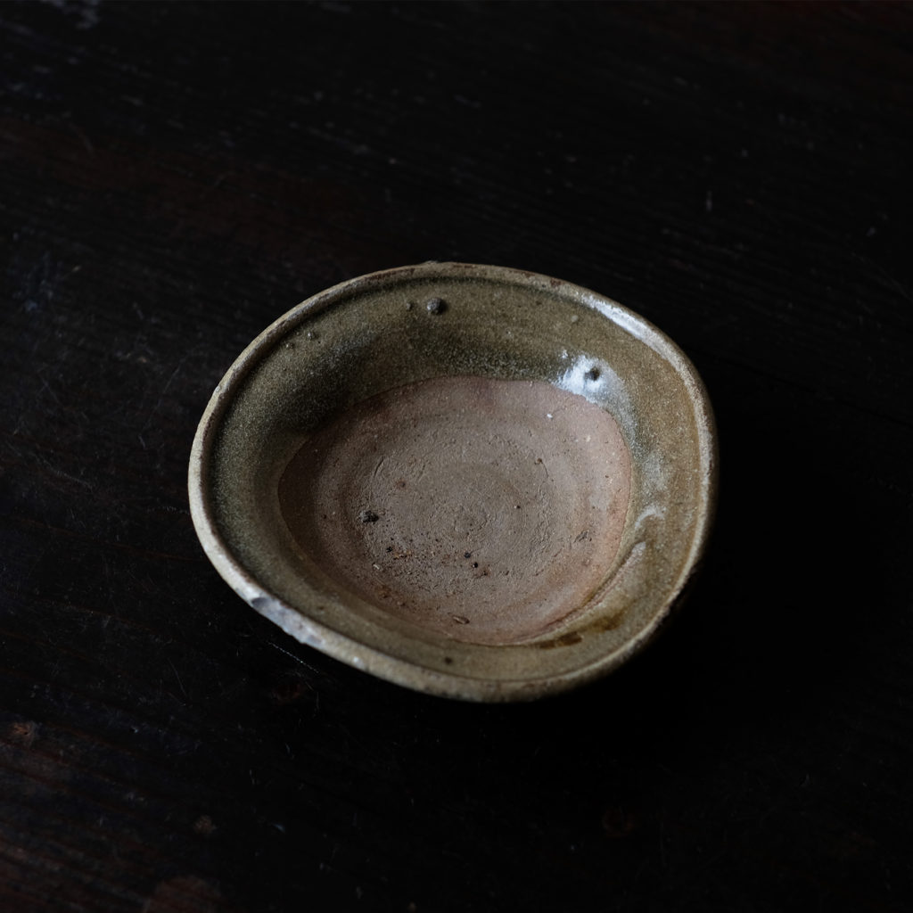 美濃 灰釉折縁皿 | 骨董と詩学 Antique & Poetics | 蛇韻律