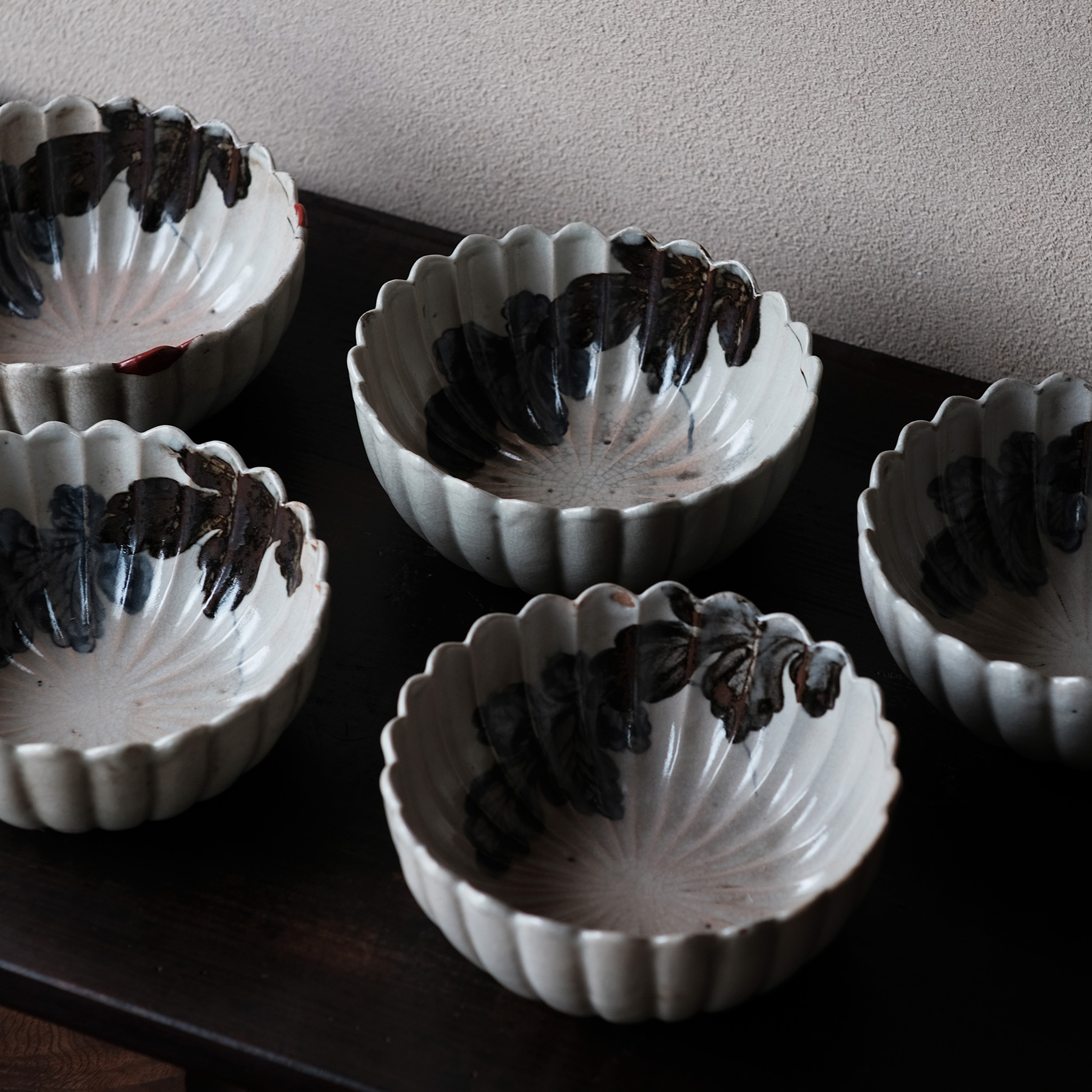 古清水 銹絵染付菊花形鉢 五客組 | 骨董と詩学 Antique & Poetics | 蛇韻律