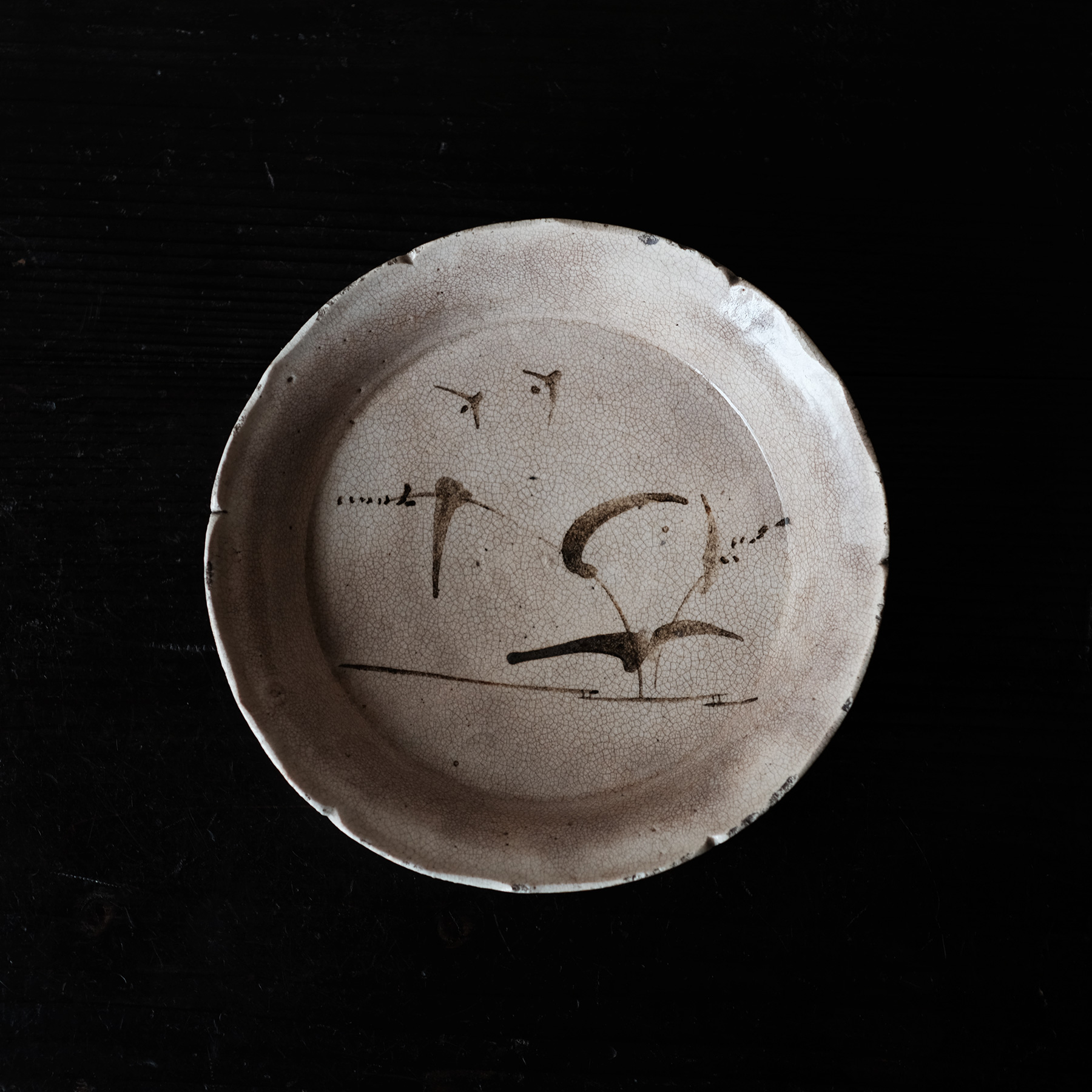 瀬戸 御深井焼 鉄絵輪花皿 | 骨董と詩学 Antique & Poetics | 蛇韻律